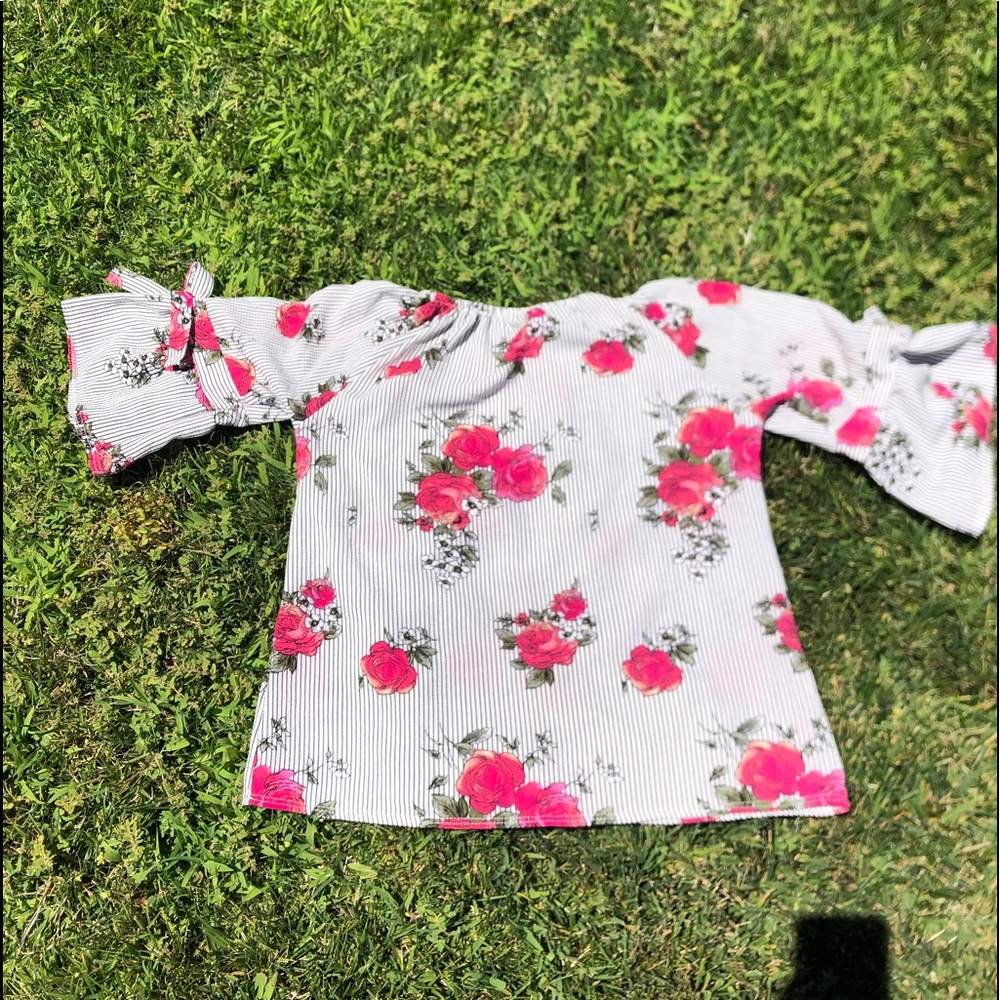 Ross//Rosey off the shoulder top🌹